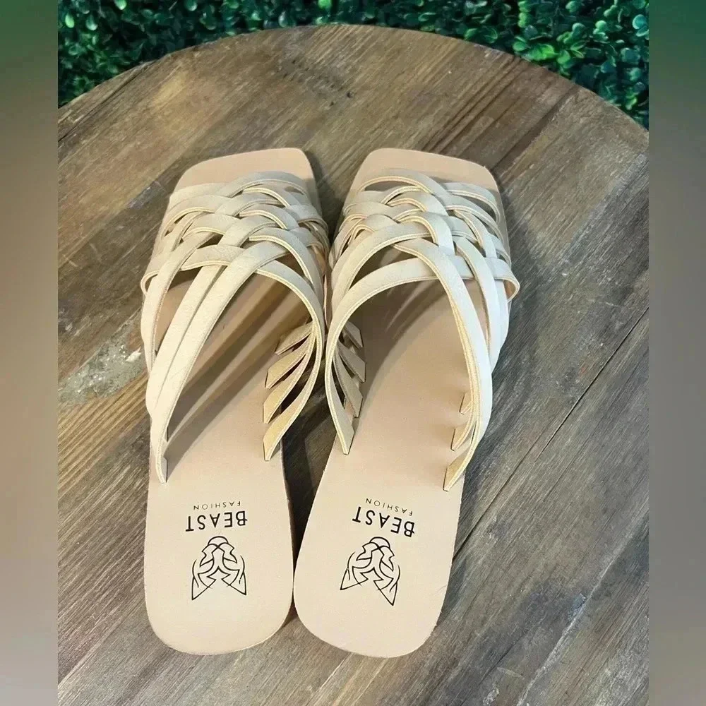 Beast Fashion Sandal - Size 6.5 New - Picture 3 of 5